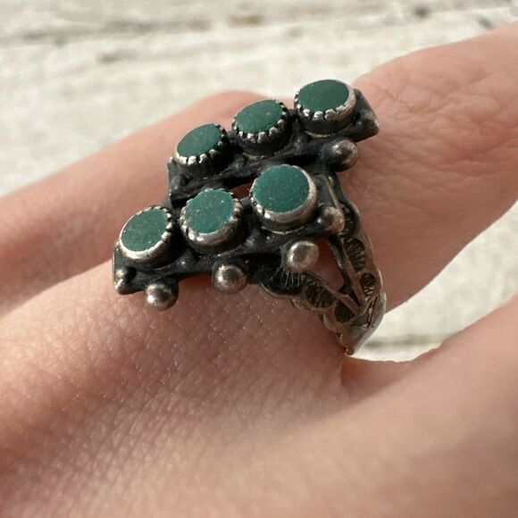 Vintage Old Navajo Snake Eye Sterling And Turquoise Ring - Picture 4 of 9